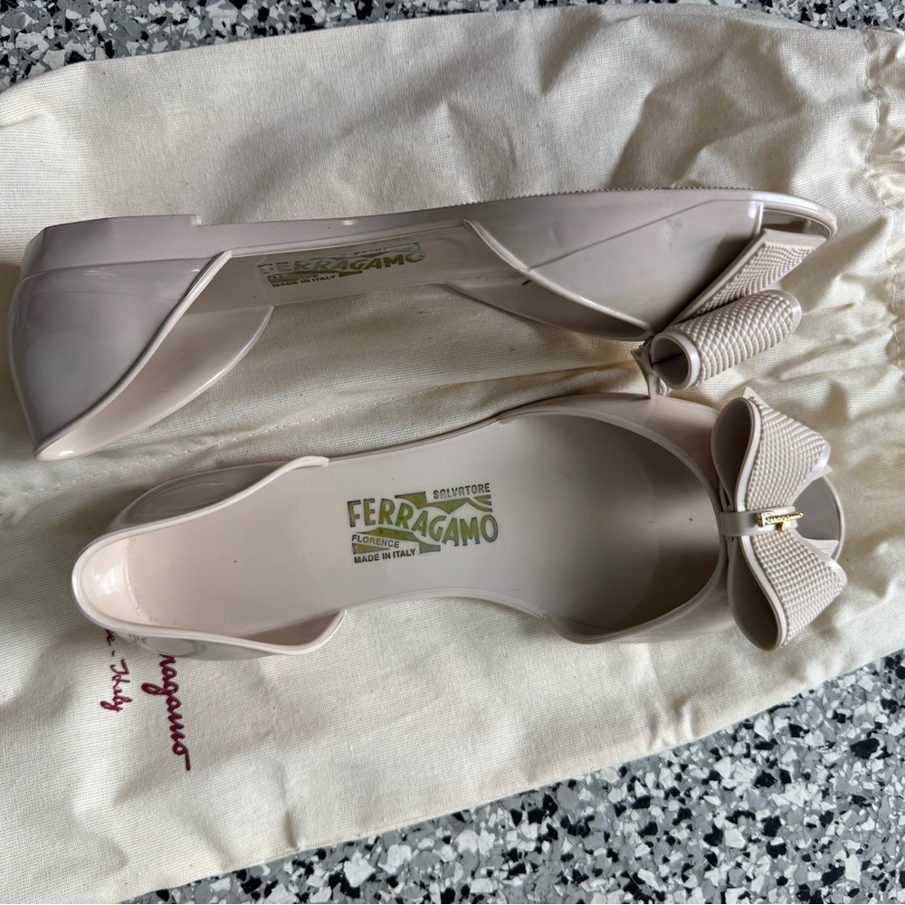Salvatore Ferragamo Women's Cream Bow Flats